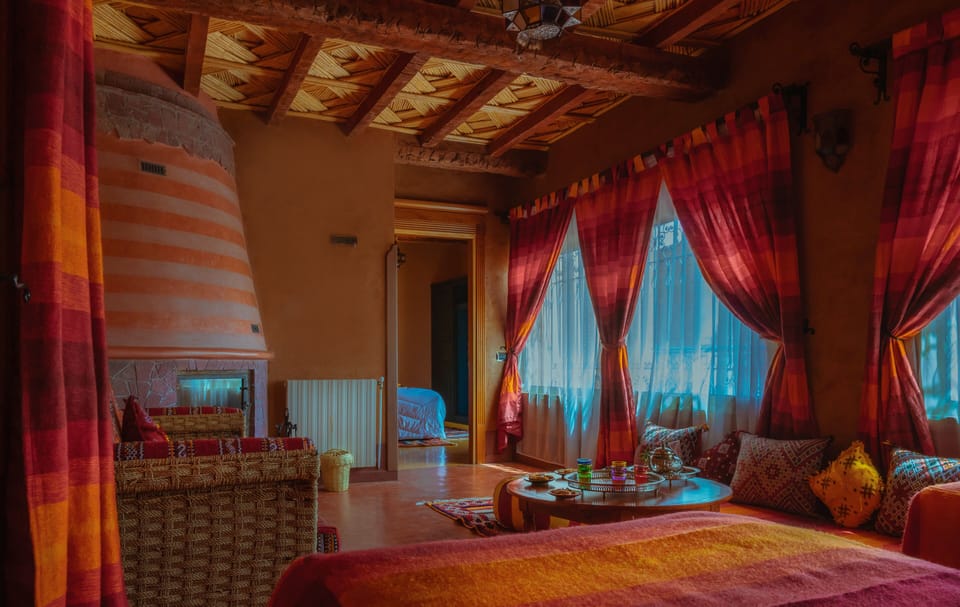 Suite (Tajda) | In-room safe, individually decorated, desk, laptop workspace