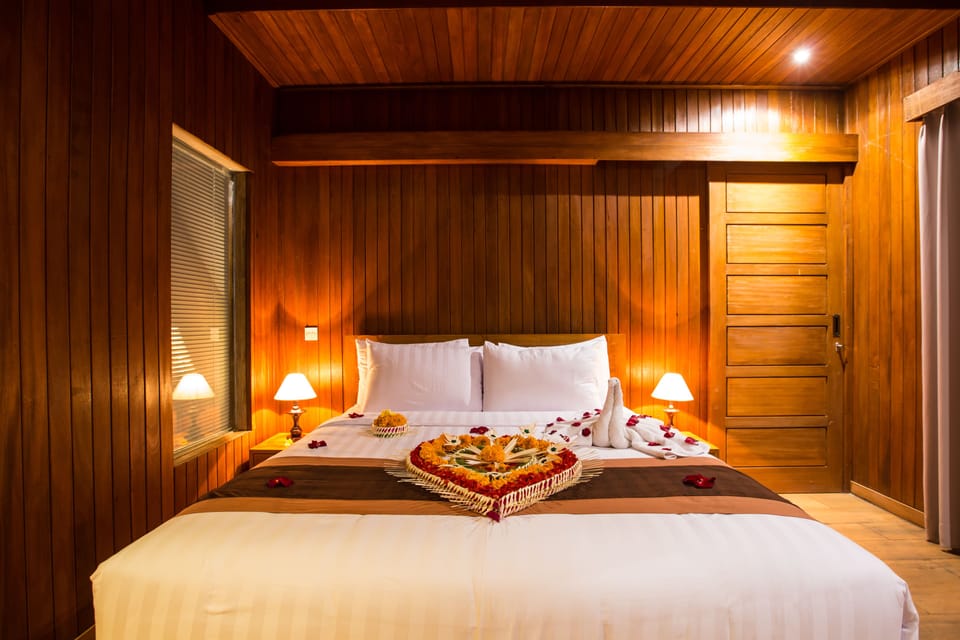 Suite Cottage | Minibar, in-room safe, desk, free WiFi