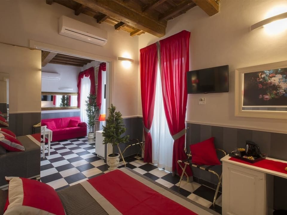 Family Suite, 1 Double Bed with Sofa bed, Non Smoking, Ensuite | 2 bedrooms, Egyptian cotton sheets, premium bedding, in-room safe