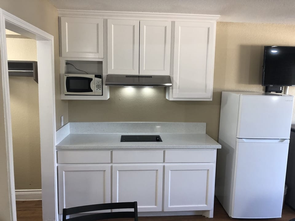 Blackout drapes, WiFi (free), bed sheets