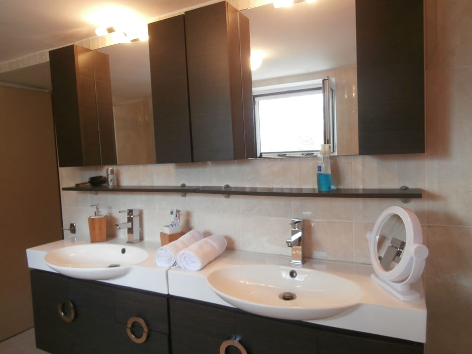 Bathroom downstairs
