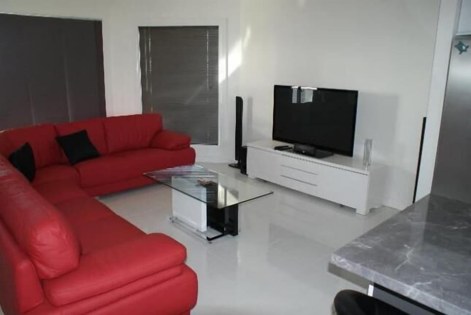 LOUNGE ROOM