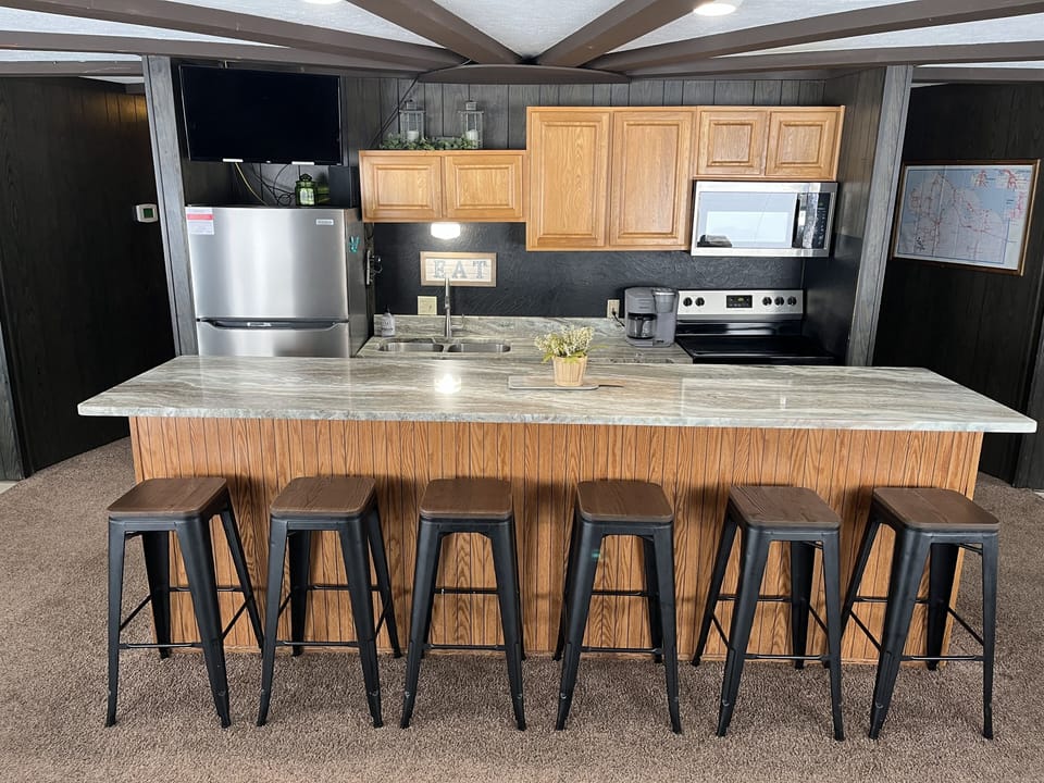 Lower snack bar