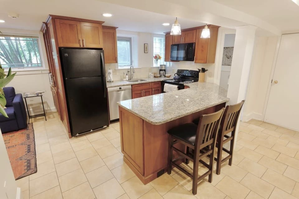 Full Size kitchen with all your essentials!