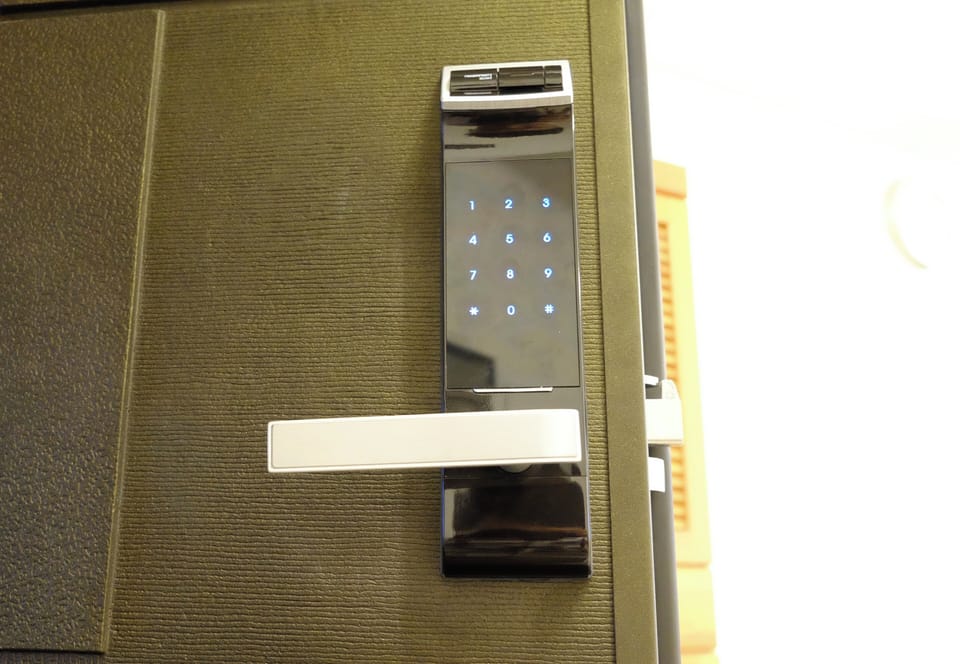 Electronic code lock 電子密碼鎖