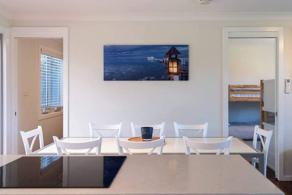DINING AREA (2)