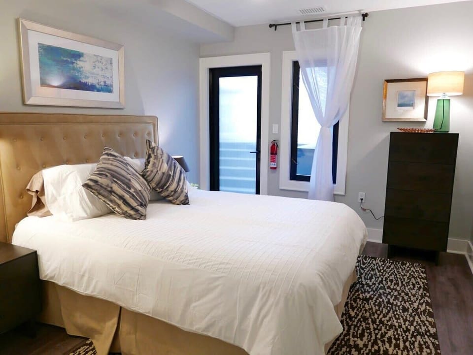 Button tufted queen sized bed 