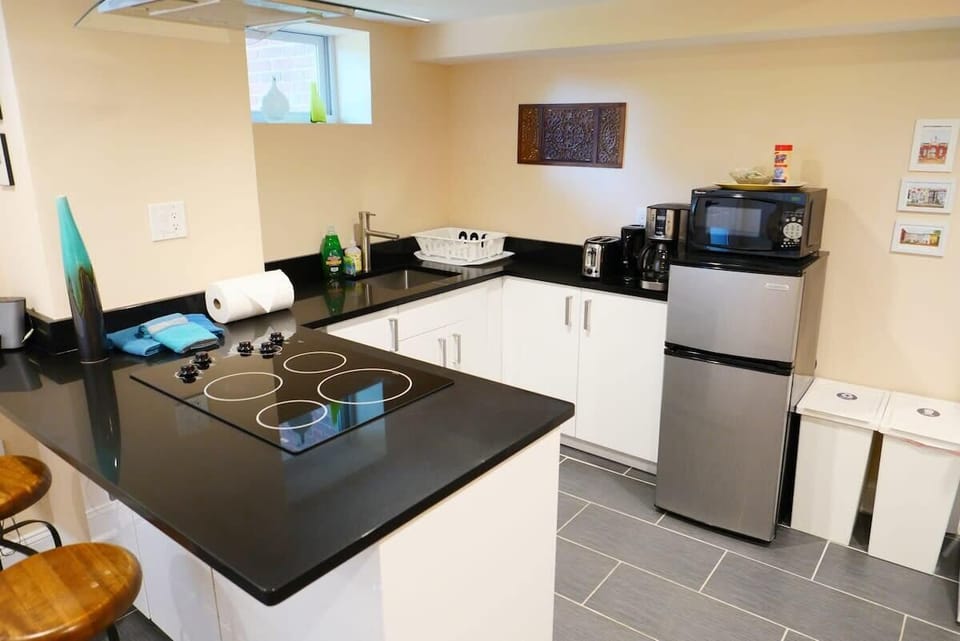 Kitchen with built in cooking range