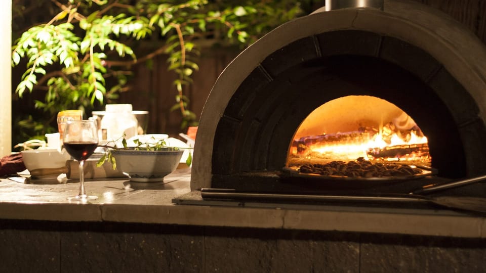 outdoor wood fired pizza oven