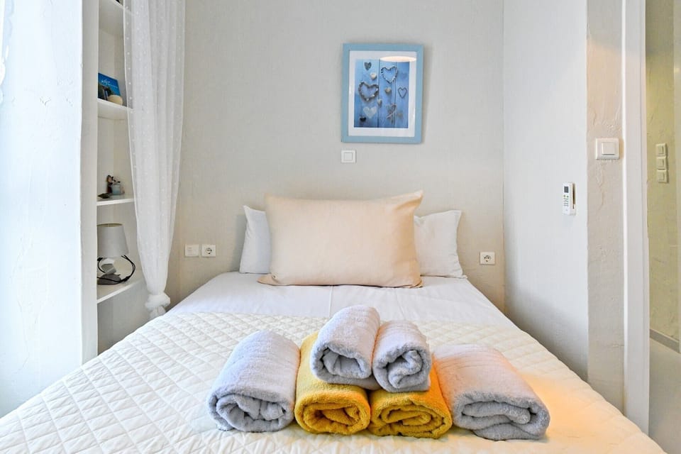 the second bedroom on the ground floor (1.40 x 2.00)