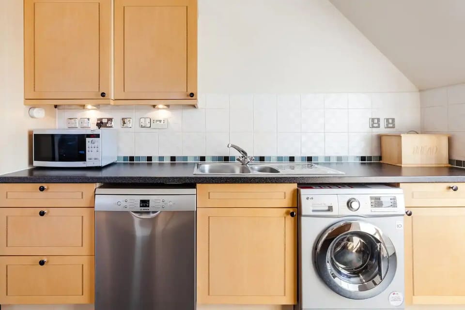 Kitchen with lots of cupboard space. 