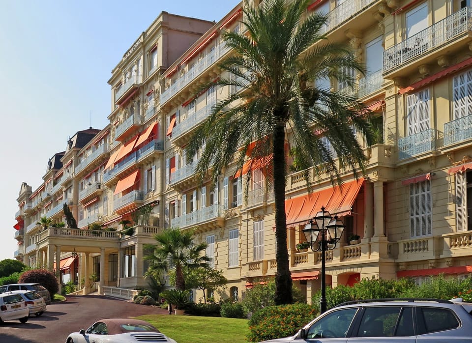 Le Californie facade.