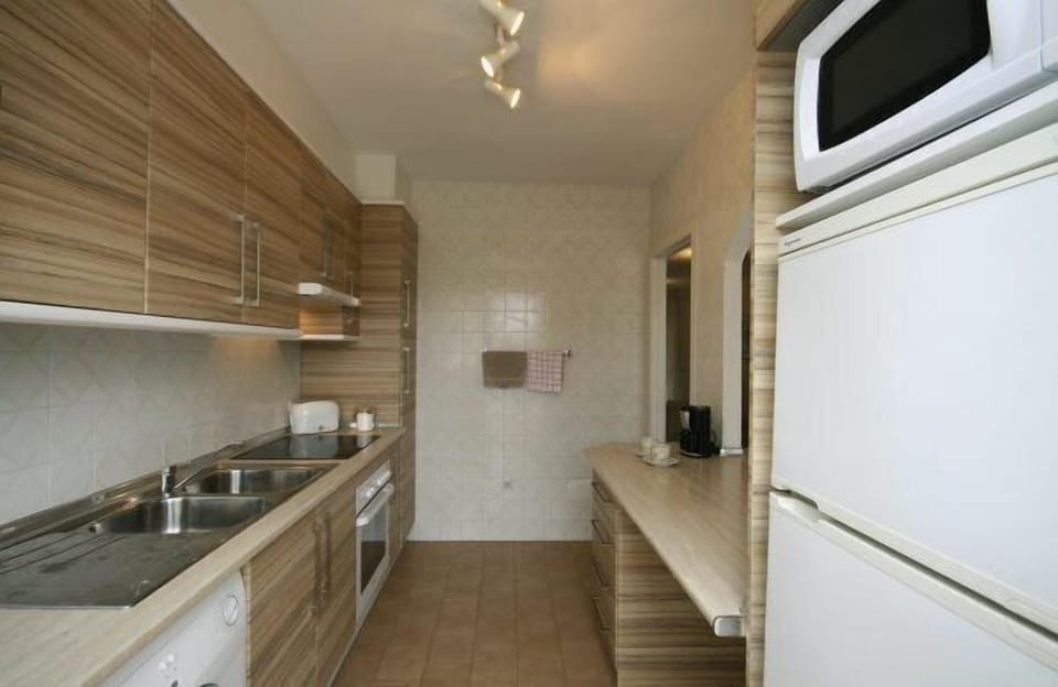 KITCHEN INTERIOR