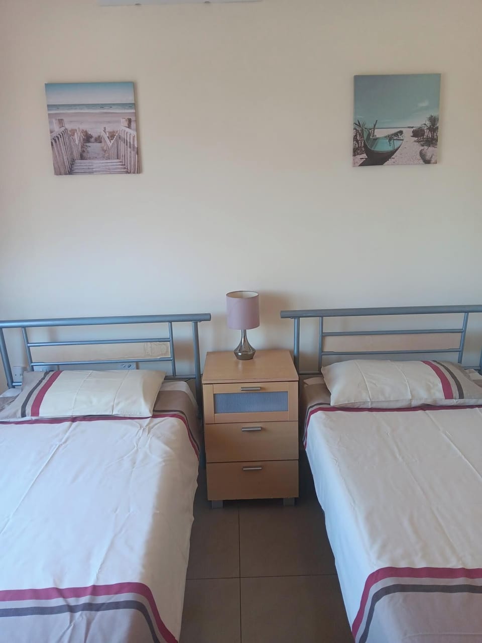 Bedroom 3 with 2 twin beds