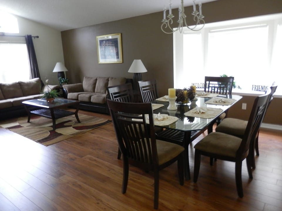 DINING ROOM FOR ALL THE FAMILY GET TOGETHER