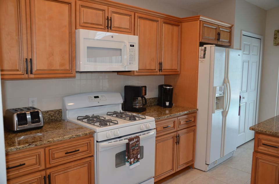 Gas range with built in Microwave above. 