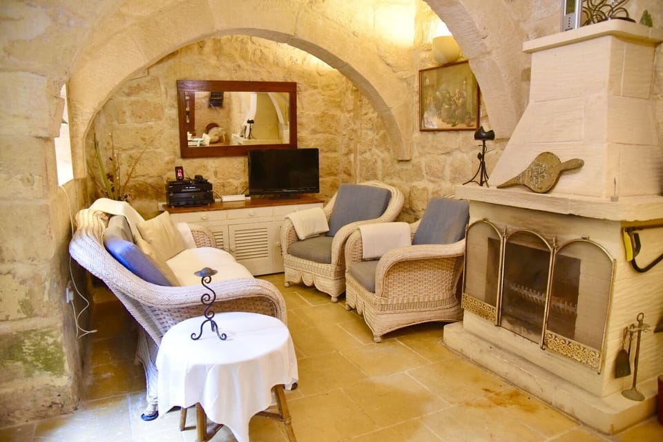 Sitting Room combines with Dining Room