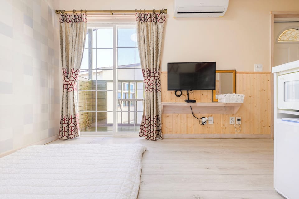 Traditional Room (Ondol / Max 2 occupancy / No Kitchen) | Free WiFi