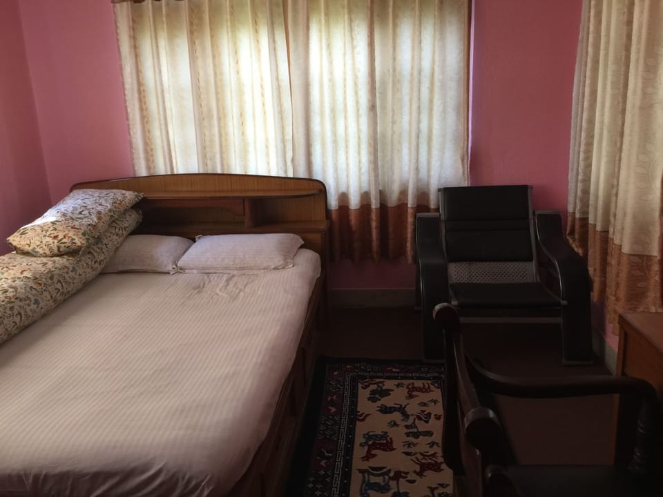 Room, 1 King Bed, Non Smoking, City View | Desk, blackout drapes, rollaway beds, free WiFi