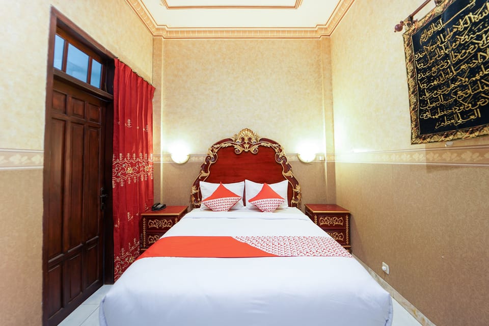 Deluxe Suite, Non Smoking | Desk, free WiFi, bed sheets