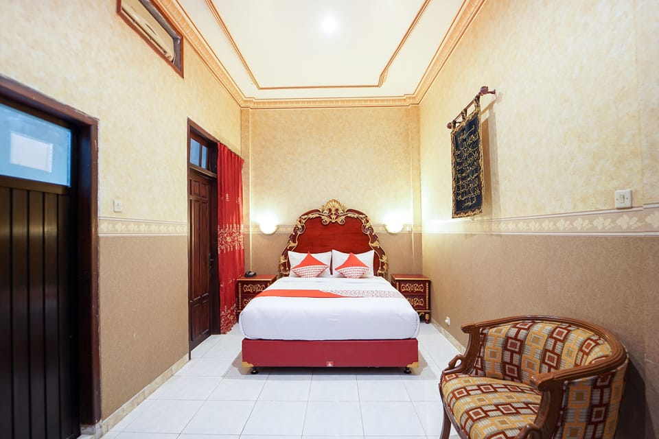 Deluxe Suite, Non Smoking | Desk, free WiFi, bed sheets