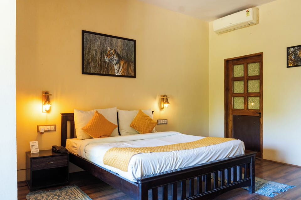 Deluxe Double Room, 1 King Bed, Smoking | Bed sheets