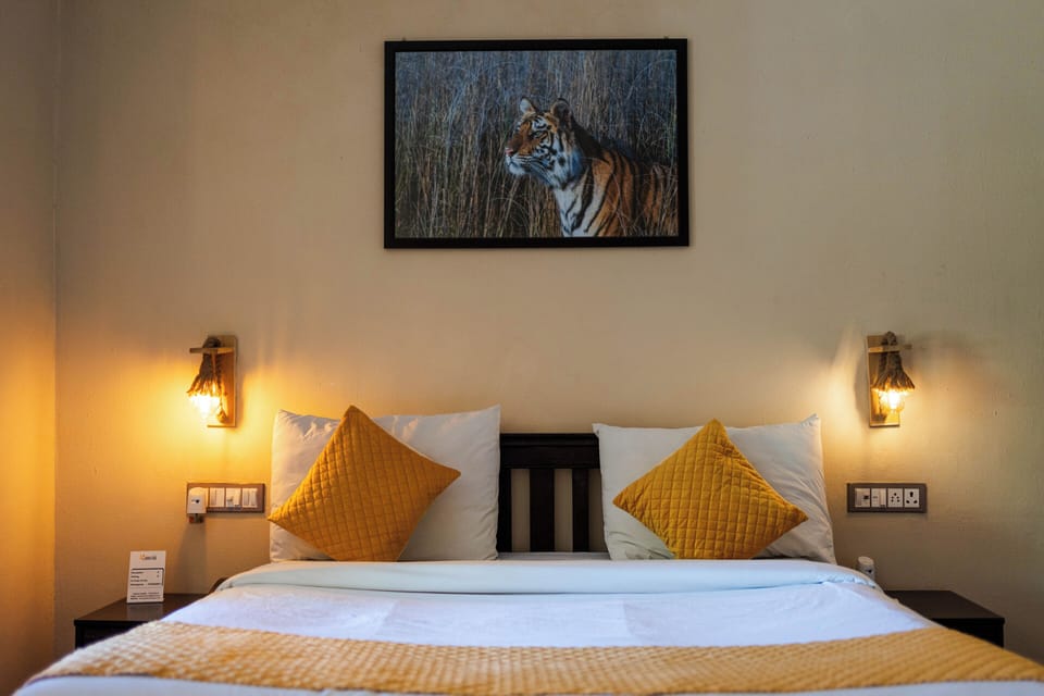 Deluxe Double Room, 1 King Bed, Smoking | Bed sheets