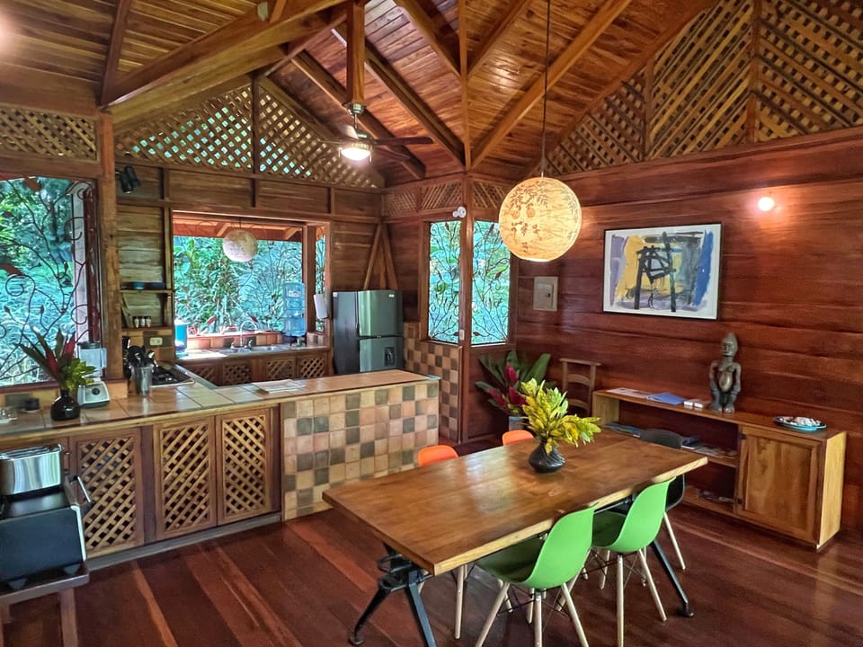 Comfortable dining for up to 6 persons