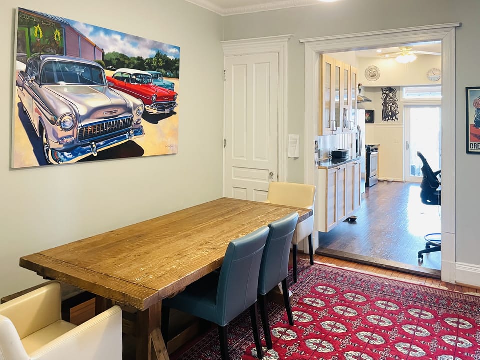 dining room to kitchen