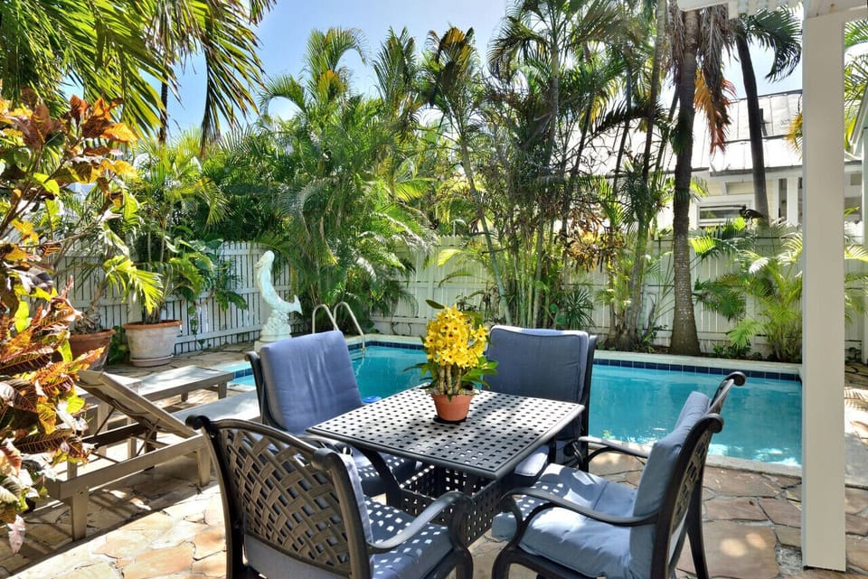 outdoor patio dining