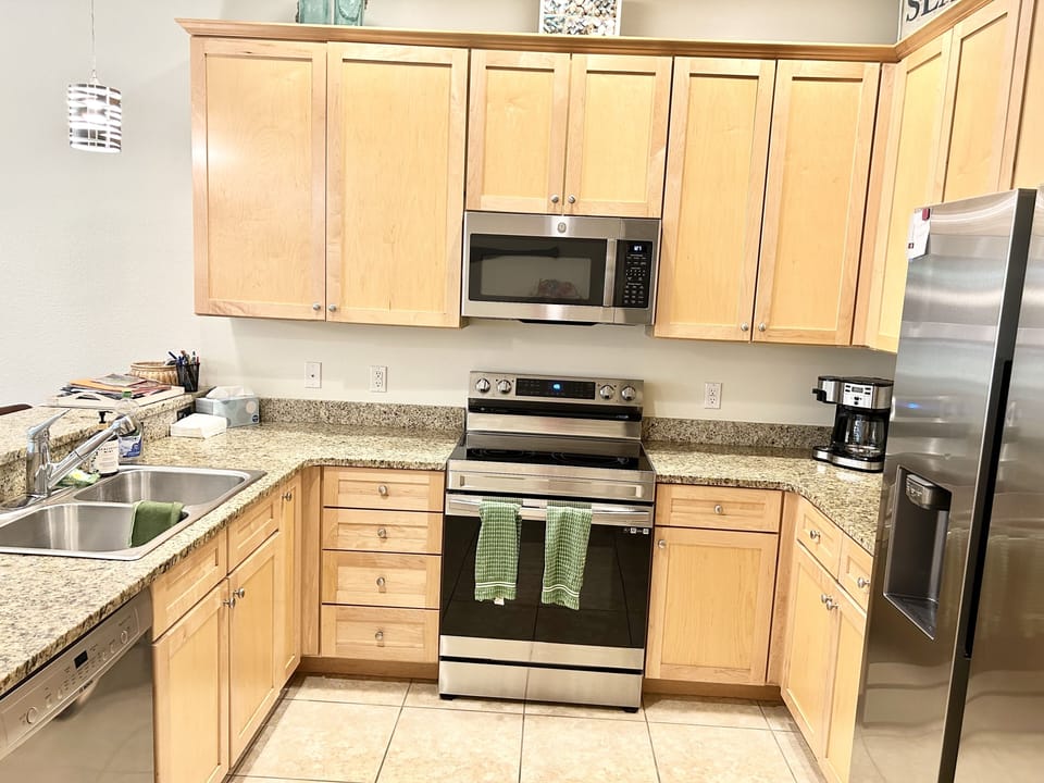 Kitchen -all updated appliances w/ built in air fryer. 