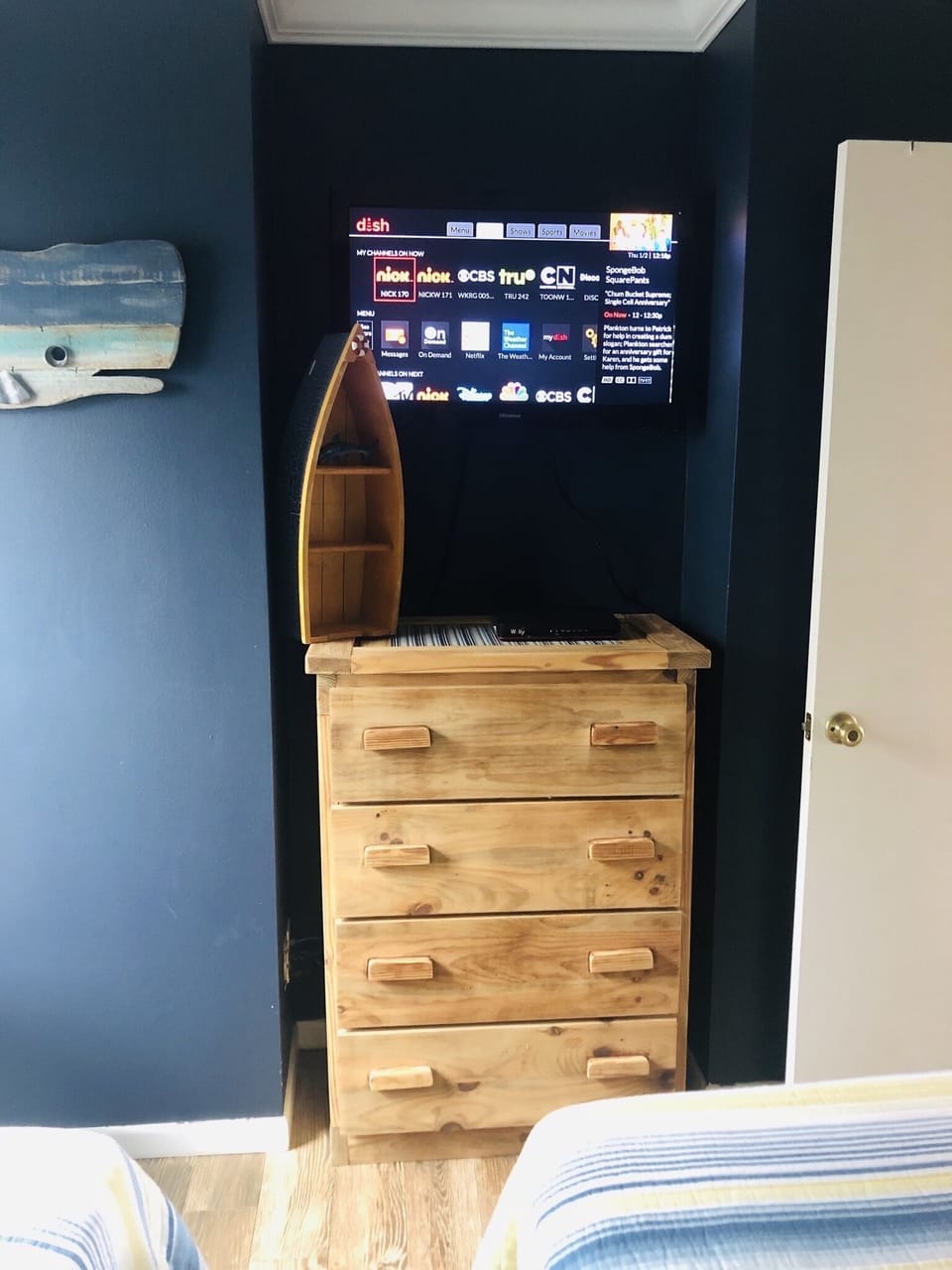 Front bedroom, flatscreen TV