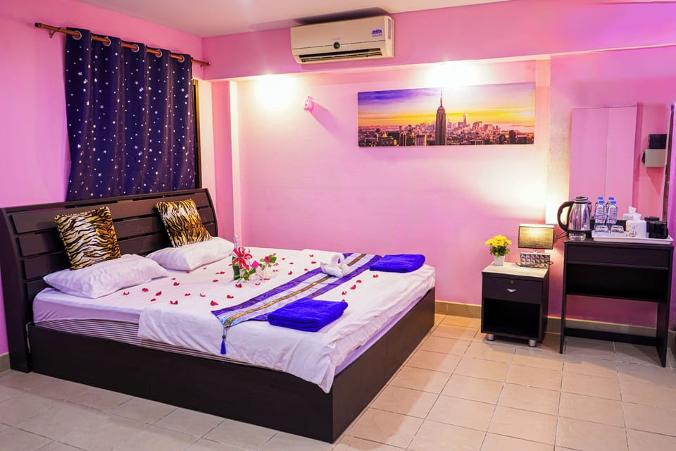 Superior Double Room, 1 King Bed, City View | In-room safe, desk, free WiFi, bed sheets