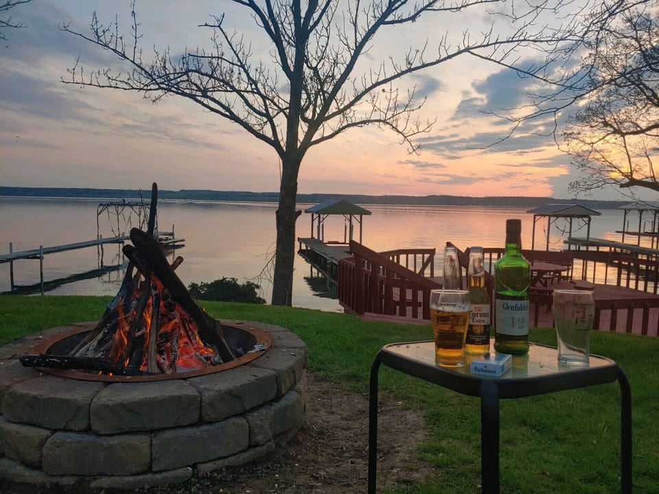 Fire pit - roast marshmallows, watch sunset and enjoy your favorite beverage 