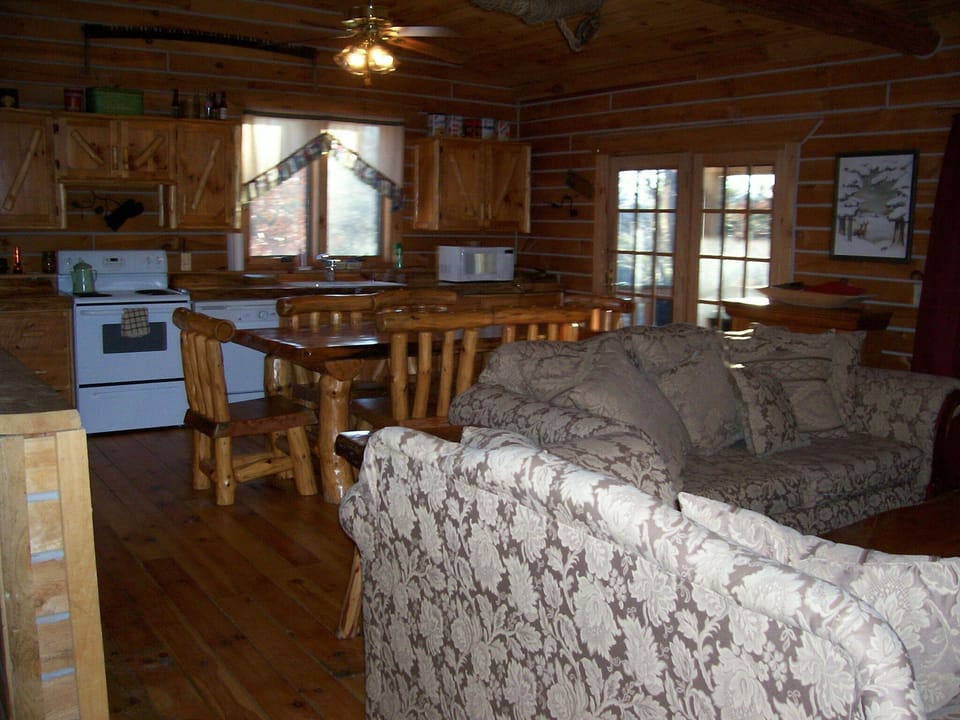 Open concept great room and kitchen/dining
