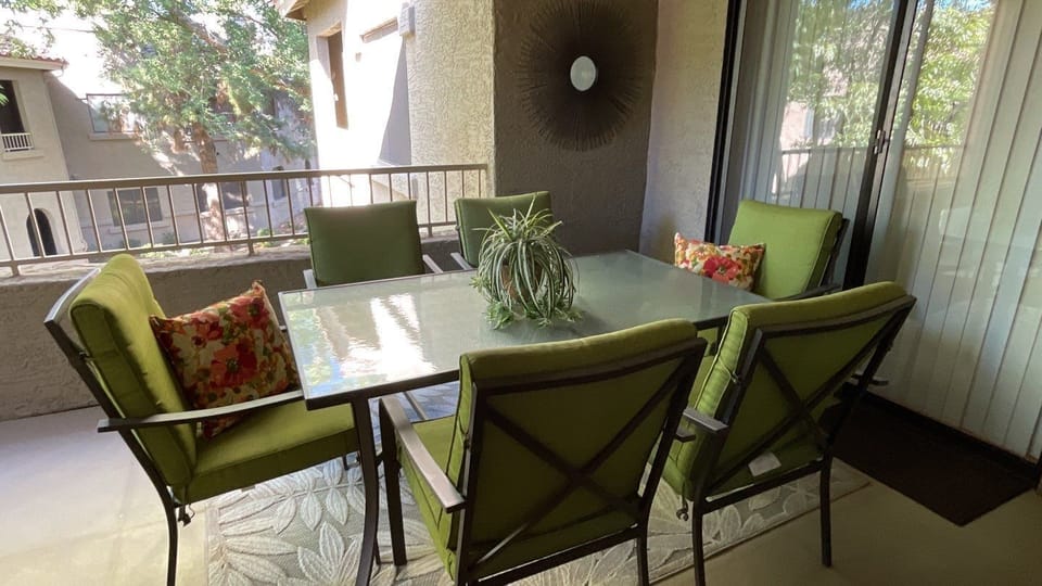 Large table for 6 on second balcony.