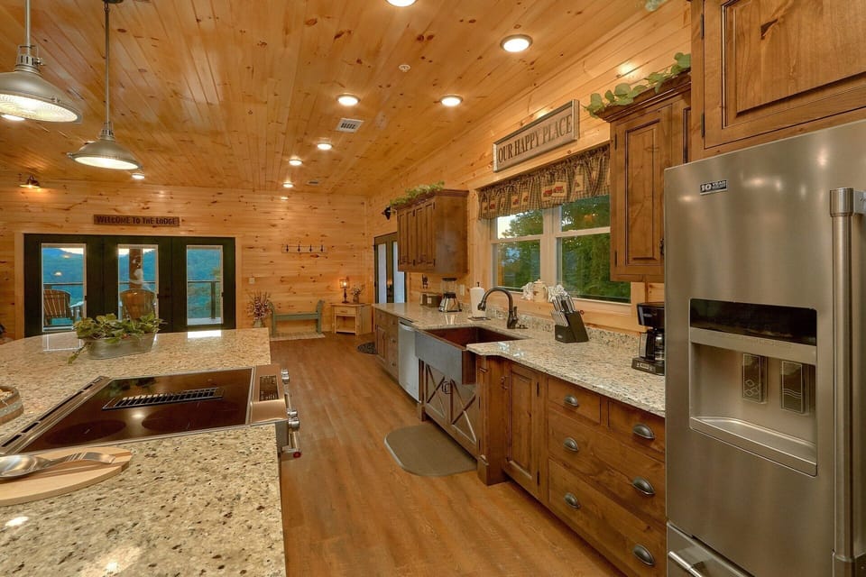 8 Bedroom Pool Cabin with a Large Kitchen