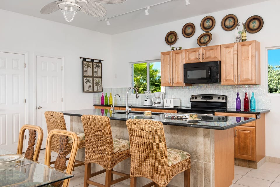 Second kitchen - Perfect for folks who want to vacation together and have space!
