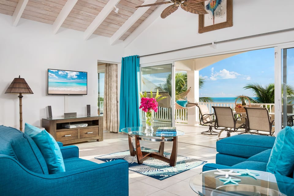 The large great room is perfect for family gatherings!  Perfect for vacationing!