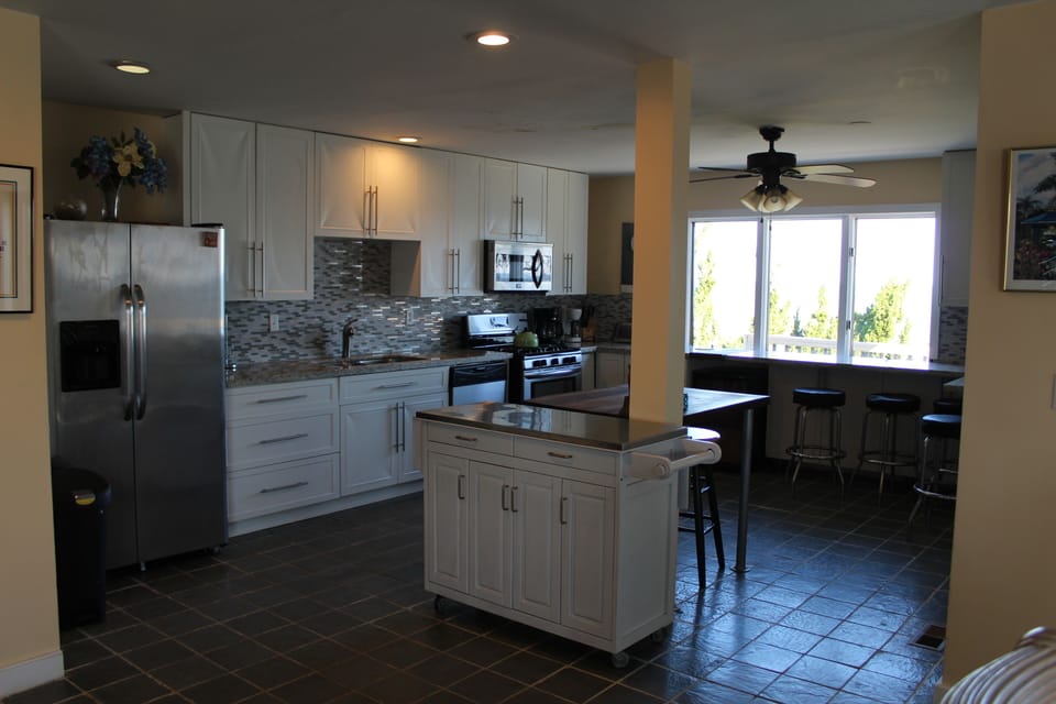 Large kitchen overlooking ocean