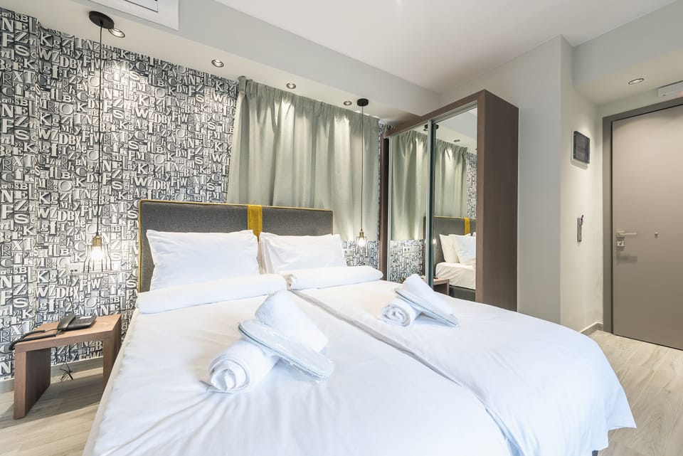 Superior Room, Courtyard View | 1 bedroom, in-room safe, individually decorated, individually furnished