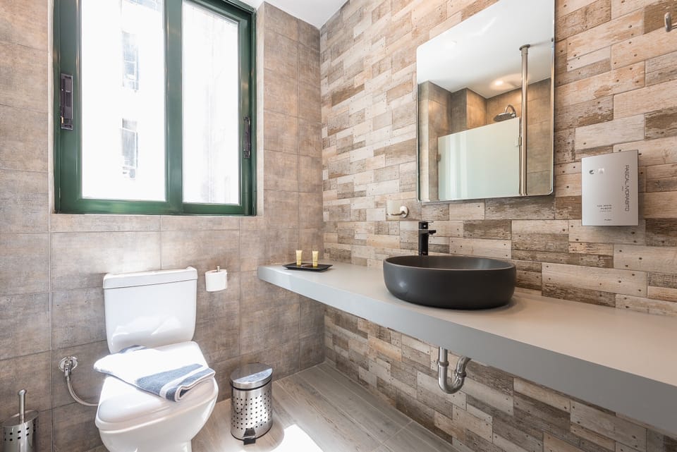 Superior Room, Balcony, City View | Bathroom | Shower, free toiletries, hair dryer, towels