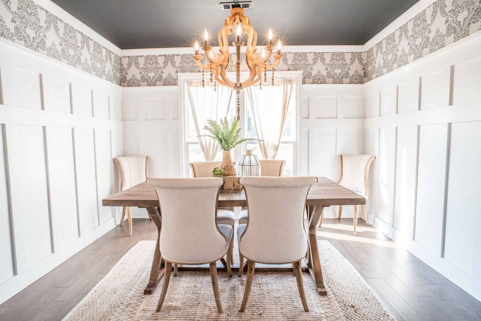 Formal dining with seating for 6