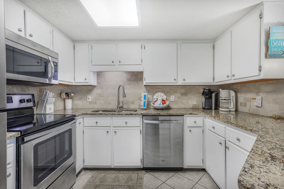 KITCHEN AREA