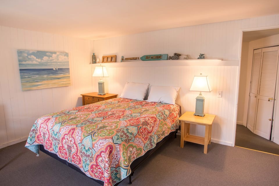Bedroom #4 - Queen Bed