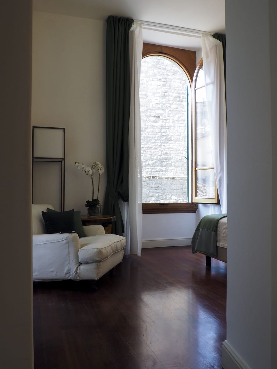 Deluxe Room | Minibar, in-room safe, iron/ironing board, free WiFi