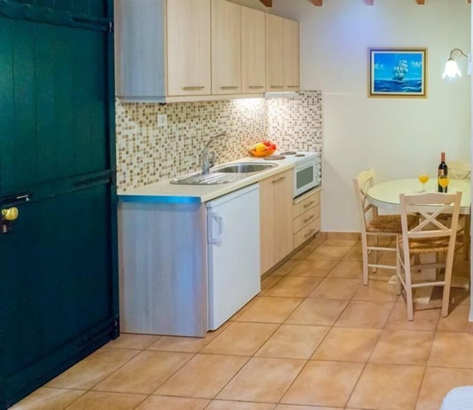 Traditional House (Private) | Private kitchen | Coffee/tea maker, fridge, stovetop, electric kettle