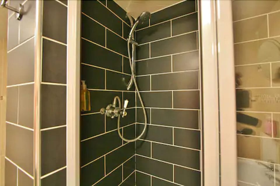Shower, towels