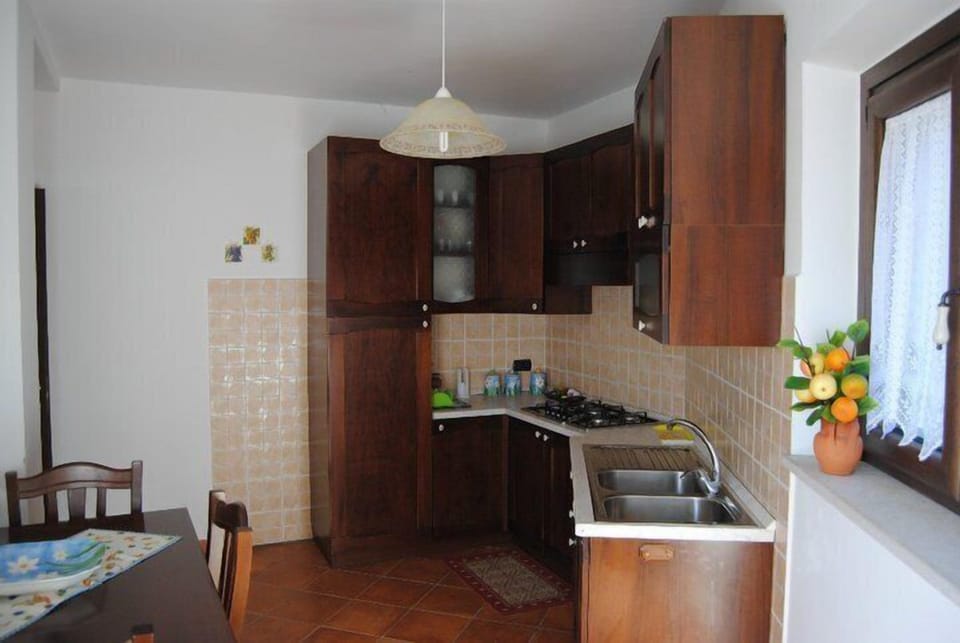 Oven, stovetop, highchair, cookware/dishes/utensils