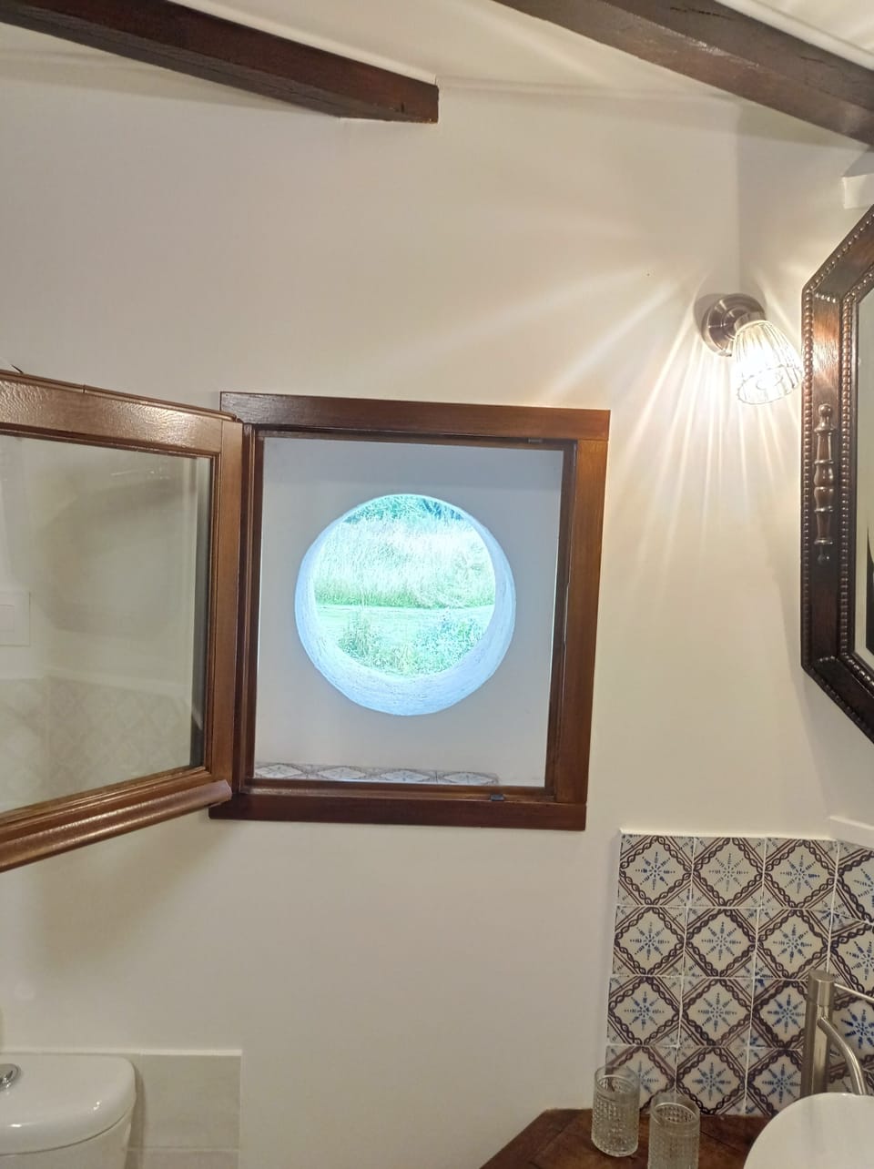 Family Quadruple Room (Vermeer) | Bathroom | Shower, free toiletries, hair dryer, towels